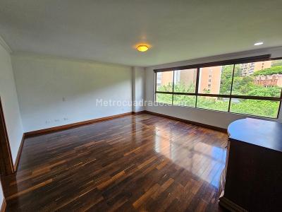 Apartamento de 3 alcobas en arriendo en El Tesoro, Medellín, 350 m² · foto 9 de 20