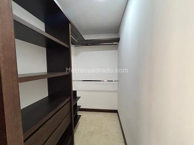 Apartamento de 4 alcobas en arriendo en Laureles, Medellín, 100 m² · foto 10 de 16