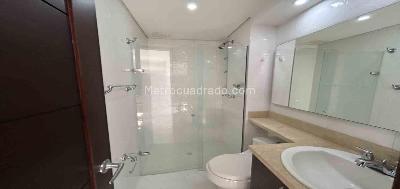 Apartamento de 4 alcobas en arriendo en Laureles, Medellín, 100 m² · foto 12 de 16