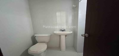 Apartamento de 4 alcobas en arriendo en Laureles, Medellín, 100 m² · foto 13 de 16