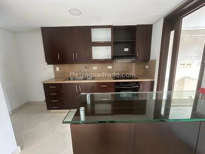 Apartamento de 4 alcobas en arriendo en Laureles, Medellín, 100 m² · foto 2 de 16