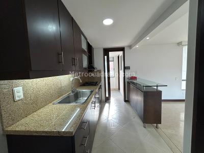 Apartamento de 4 alcobas en arriendo en Laureles, Medellín, 100 m² · foto 3 de 16