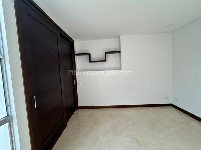 Apartamento de 4 alcobas en arriendo en Laureles, Medellín, 100 m² · foto 7 de 16
