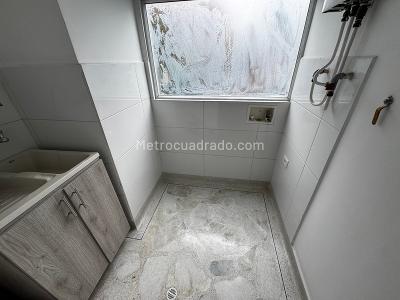 Apartamento de 3 alcobas en arriendo en Florida Nueva, Medellín, 140 m² · foto 13 de 17