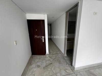 Apartamento de 3 alcobas en arriendo en Florida Nueva, Medellín, 140 m² · foto 4 de 17
