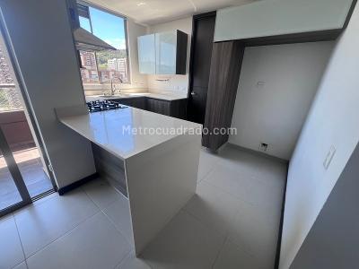 Apartamento en arriendo en La Linde, Medellín · foto 3 de 18