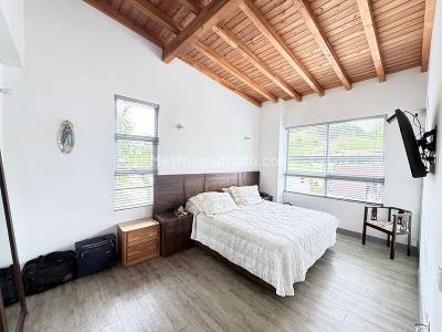 Casa de 5 alcobas en venta en Barro Blanco Y Zona Franca, Rionegro, 190 m² · foto 8 de 16