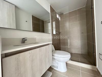 Apartamento de 2 alcobas en venta en El Poblado, Medellín, 92 m² · foto 14 de 19