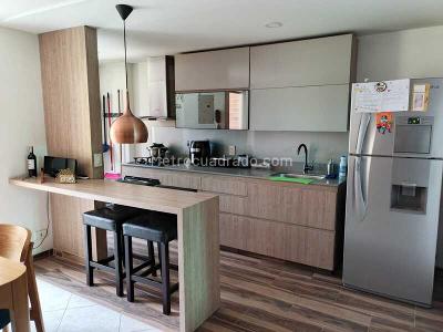 Apartamento de 2 alcobas en venta en Conquistadores, Medellín, 79 m² · foto 3 de 8