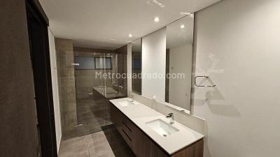 Apartamento de 3 alcobas en arriendo en El Poblado, Medellín, 179 m² · foto 18 de 20