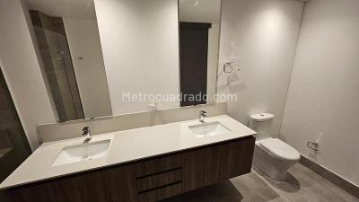 Apartamento de 3 alcobas en arriendo en El Poblado, Medellín, 179 m² · foto 19 de 20