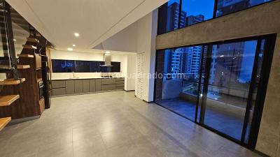 Apartamento de 3 alcobas en arriendo en El Poblado, Medellín, 179 m² · foto 2 de 20