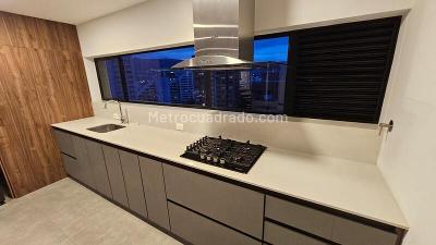 Apartamento de 3 alcobas en arriendo en El Poblado, Medellín, 179 m² · foto 5 de 20