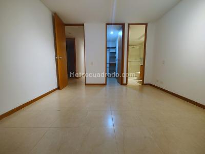 Apartamento de 3 alcobas en arriendo en El Poblado, Medellín, 113 m² · foto 10 de 14