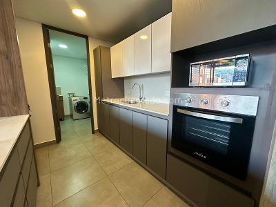 Apartamento de 2 alcobas en arriendo en El Poblado, Medellín, 107 m² · foto 5 de 20