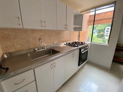 Apartamento de 2 alcobas en arriendo en Los Balsos, Medellín, 76 m² · foto 3 de 11