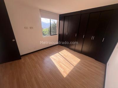 Apartamento de 3 alcobas en arriendo en El Poblado, Medellín, 76 m² · foto 3 de 9