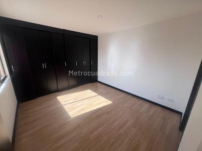 Apartamento de 3 alcobas en arriendo en El Poblado, Medellín, 76 m² · foto 4 de 9
