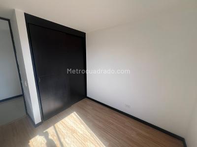 Apartamento de 3 alcobas en arriendo en El Poblado, Medellín, 76 m² · foto 5 de 9