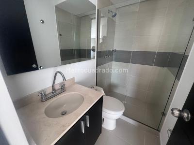 Apartamento de 3 alcobas en arriendo en El Poblado, Medellín, 76 m² · foto 8 de 9
