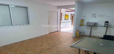 Casa de 5 alcobas en arriendo en Laureles, Medellín, 308 m² · foto 10 de 20