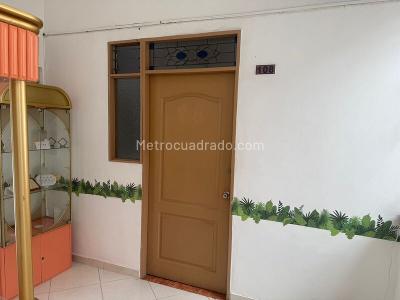 Casa de 5 alcobas en arriendo en Laureles, Medellín, 308 m² · foto 6 de 20