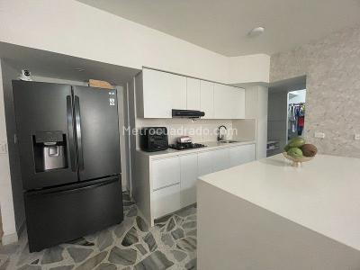 Apartamento de 3 alcobas en venta en Calasanz La America, Medellín, 92 m² · foto 4 de 8