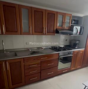 Apartamento de 3 alcobas en arriendo en Castropol, Medellín, 88 m² · foto 3 de 8