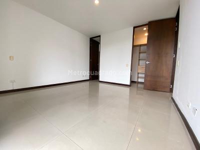 Apartamento de 2 alcobas en arriendo en El Poblado, Medellín, 120 m² · foto 4 de 12