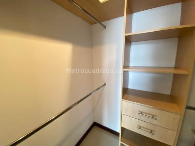Apartamento de 2 alcobas en arriendo en El Poblado, Medellín, 120 m² · foto 5 de 12