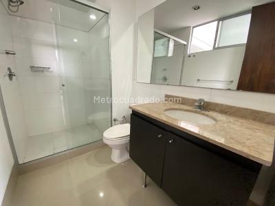 Apartamento de 2 alcobas en arriendo en El Poblado, Medellín, 120 m² · foto 8 de 12