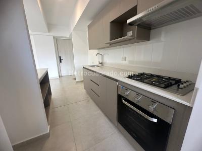 Apartamento de 3 alcobas en arriendo en Jardines Envigado, Envigado, 90 m² · foto 2 de 13