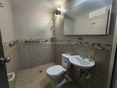 Casa de 4 alcobas en venta en Suramerica, Itagüí, 189 m² · foto 19 de 20