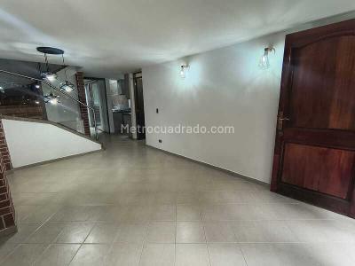 Casa de 4 alcobas en venta en Suramerica, Itagüí, 189 m² · foto 2 de 20