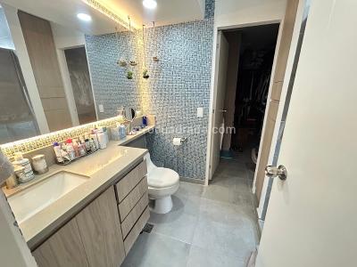 Apartamento de 3 alcobas en arriendo en El Poblado, Medellín, 107 m² · foto 5 de 7