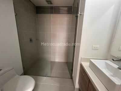 Apartamento de 2 alcobas en arriendo en Castropol, Medellín, 80 m² · foto 10 de 12