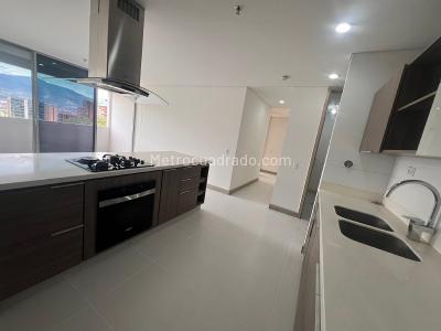 Apartamento de 2 alcobas en arriendo en Castropol, Medellín, 80 m² · foto 4 de 12