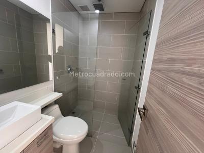Apartamento de 2 alcobas en arriendo en Castropol, Medellín, 80 m² · foto 9 de 12