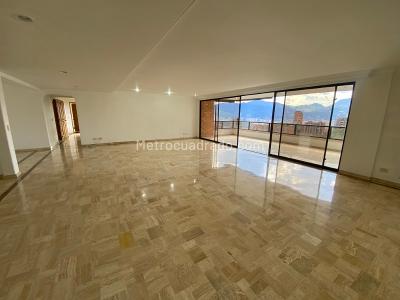 Apartamento en arriendo en Los Balsos, Medellín · foto 2 de 18