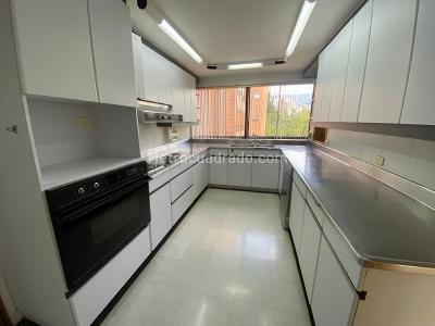 Apartamento en arriendo en Los Balsos, Medellín · foto 3 de 18