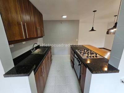 Apartamento de 3 alcobas en arriendo en El Poblado, Medellín, 155 m² · foto 5 de 16