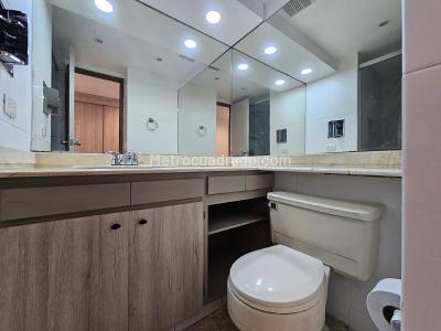 Apartamento de 3 alcobas en arriendo en El Poblado, Medellín, 155 m² · foto 11 de 16