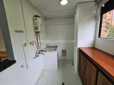 Apartamento de 3 alcobas en arriendo en El Poblado, Medellín, 155 m² · foto 13 de 16