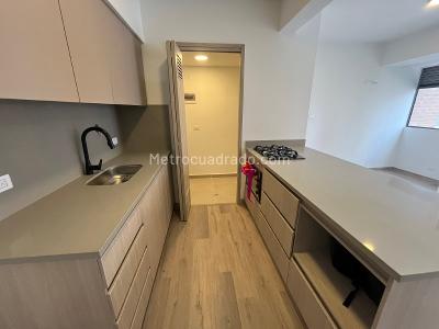 Apartamento de 3 alcobas en arriendo en El Poblado, Medellín, 72 m² · foto 3 de 12