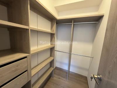 Apartamento de 3 alcobas en arriendo en El Poblado, Medellín, 72 m² · foto 8 de 12