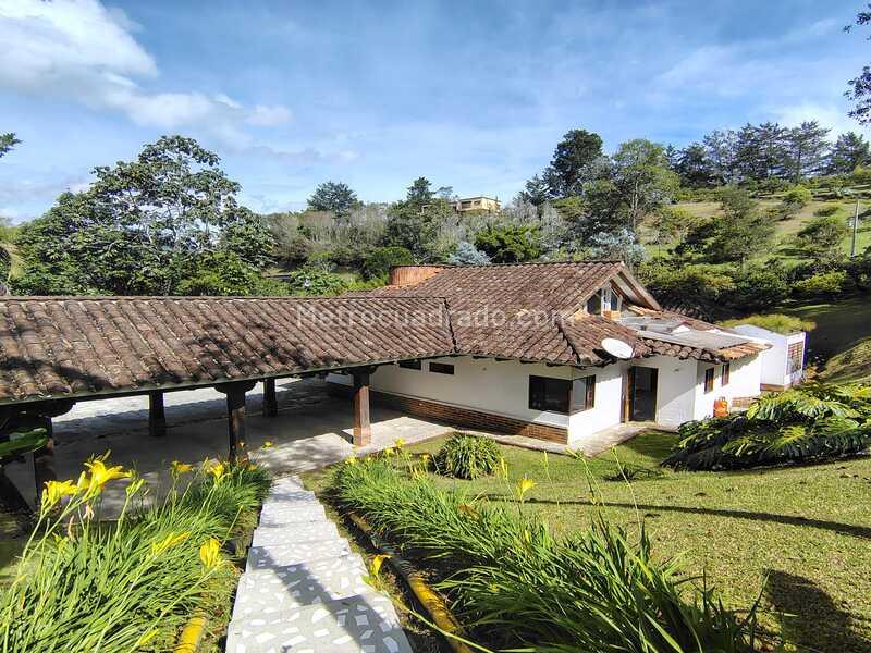 5BR Finca in La Fe (470 m²)