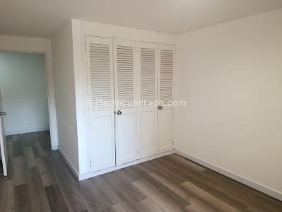 Apartamento de 3 alcobas en arriendo en Laureles, Medellín, 130 m² · foto 3 de 8