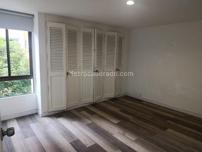 Apartamento de 3 alcobas en arriendo en Laureles, Medellín, 130 m² · foto 5 de 8