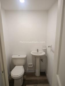 Apartamento de 3 alcobas en arriendo en Laureles, Medellín, 130 m² · foto 6 de 8
