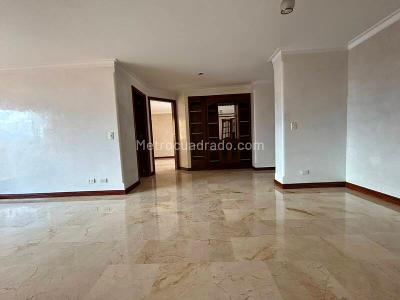 Apartamento en arriendo en Laureles, Medellín · foto 2 de 17